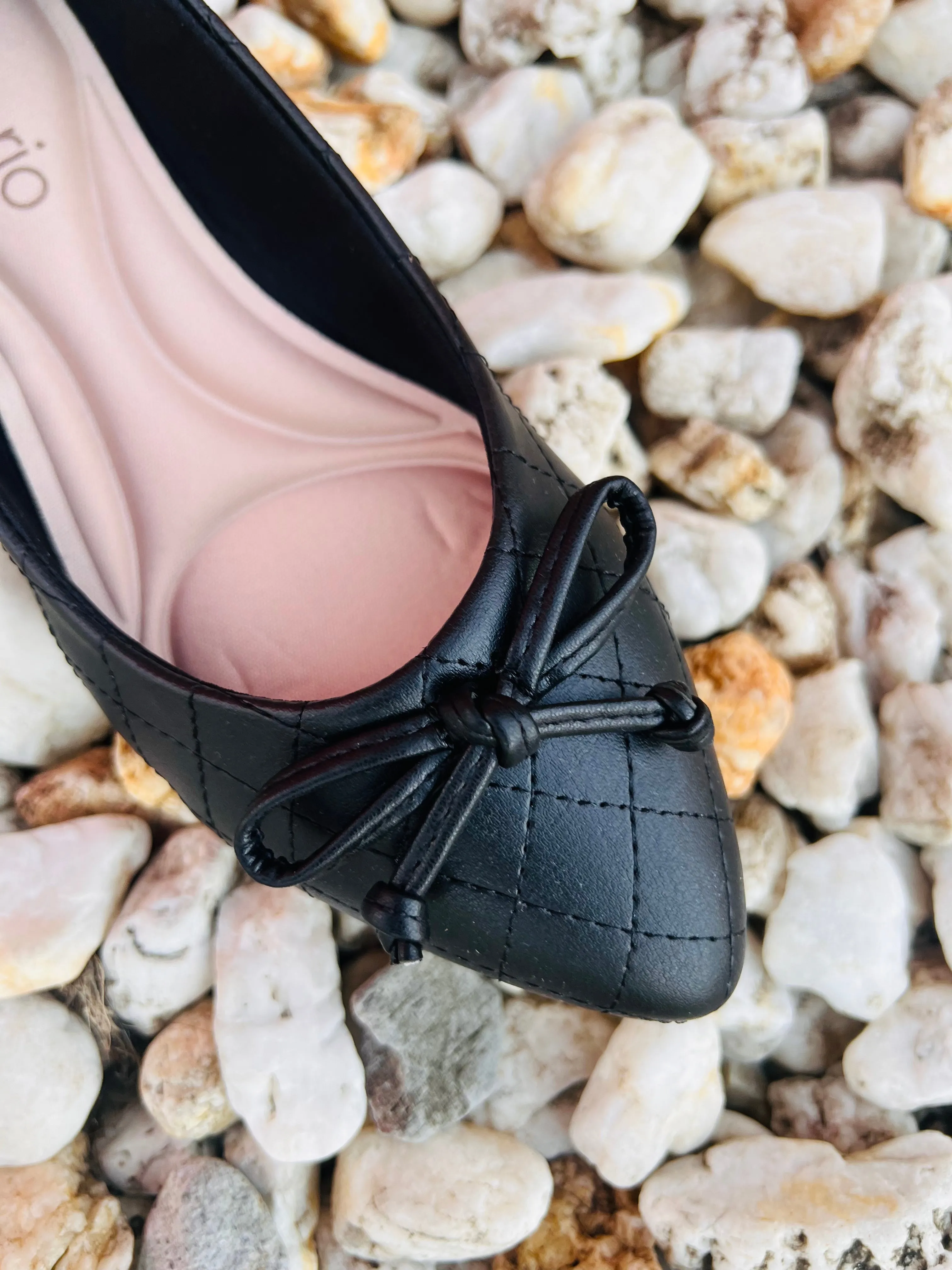 Beira Rio Ladies Comfort Cross-Hatched Mini-Heel Bow-Decor Whole Shoes
