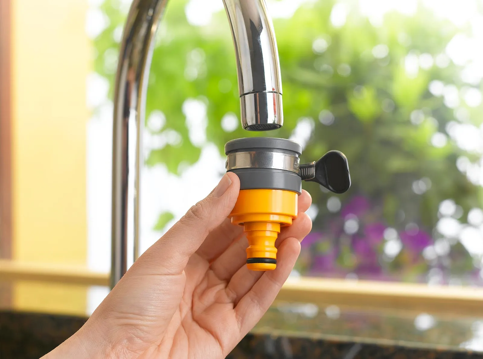 Hozelock 2176 Round Mixer Tap Connector 14-18mm